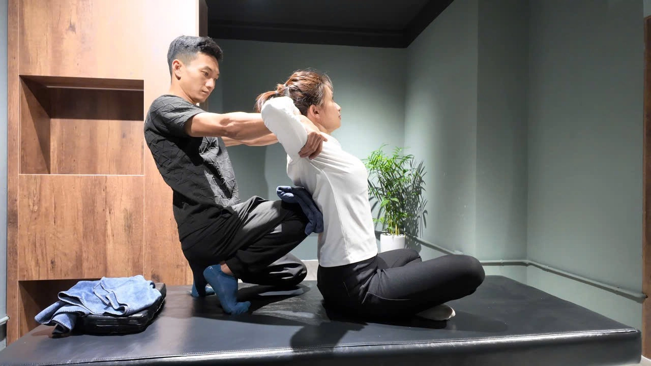 股関節ストレッチ